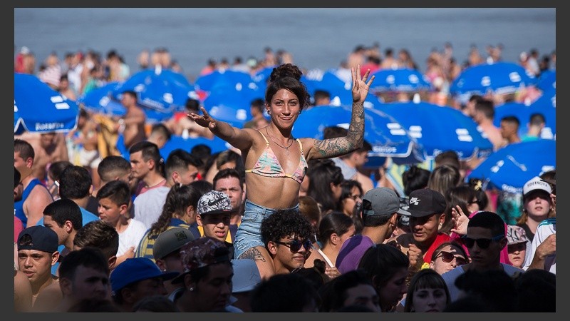 Los jóvenes disfrutaron a pleno sol.