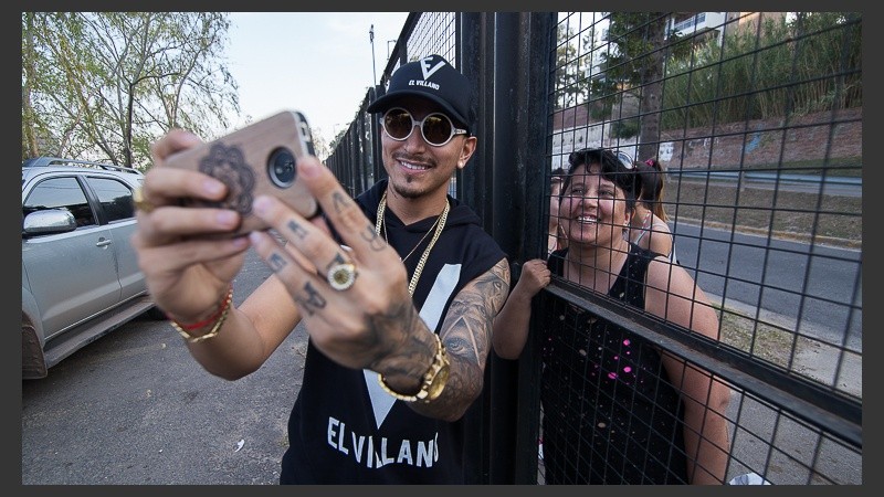 El Villano y sus fans.