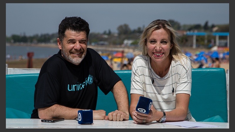 Julián Weich y Analía Bocassi en una campaña solidaria para Unicef en el Día de la Primavera.