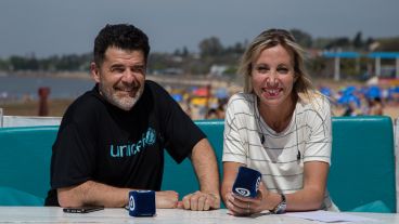 Julián Weich y Analía Bocassi en una campaña solidaria para Unicef en el Día de la Primavera.