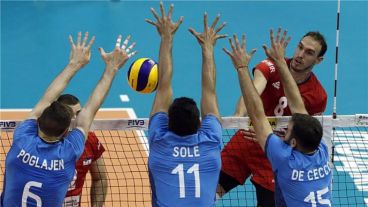 Serbia fue sólido en ataque y en bloqueo.