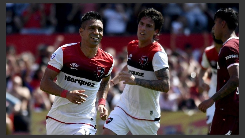 Penal, gol y sonrisa de Víctor Figueroa.