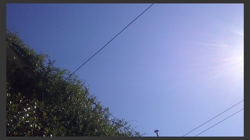 Cielo celeste y sol para rato. 