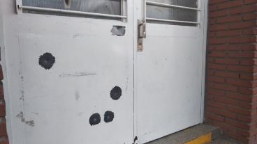 El ataque a tiros afectó la escuela y la parroquia.