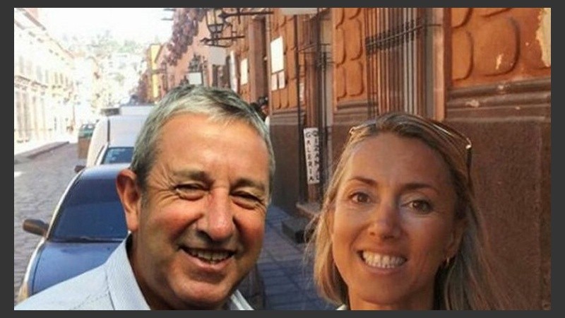 Julio Cobos y su novia, Natalia Obón.