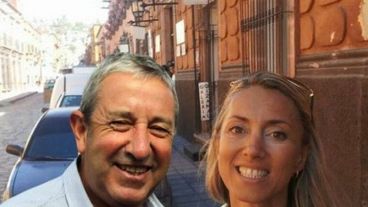 Julio Cobos y su novia, Natalia Obón.