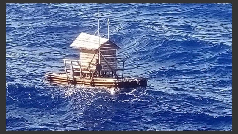 El muchacho fue encontrado cerca de la isla de Guam.