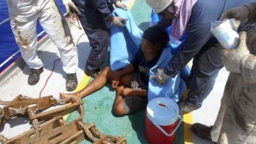 El muchacho fue encontrado cerca de la isla de Guam.