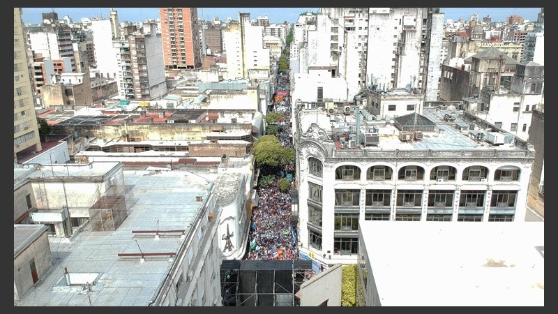 Vista aérea de la movilización en Córdoba y San Martín
