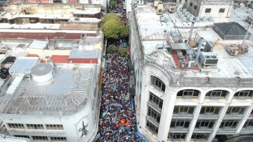 Vista aérea de la movilización en Córdoba y San Martín