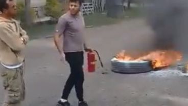 El parrillero cuando intentó levantar el piquete.