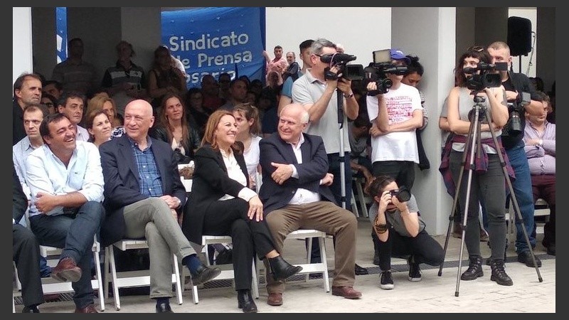 Bonfatti, Fein y Lifschitz encabezaron la entrega de las llaves a los propietarios.