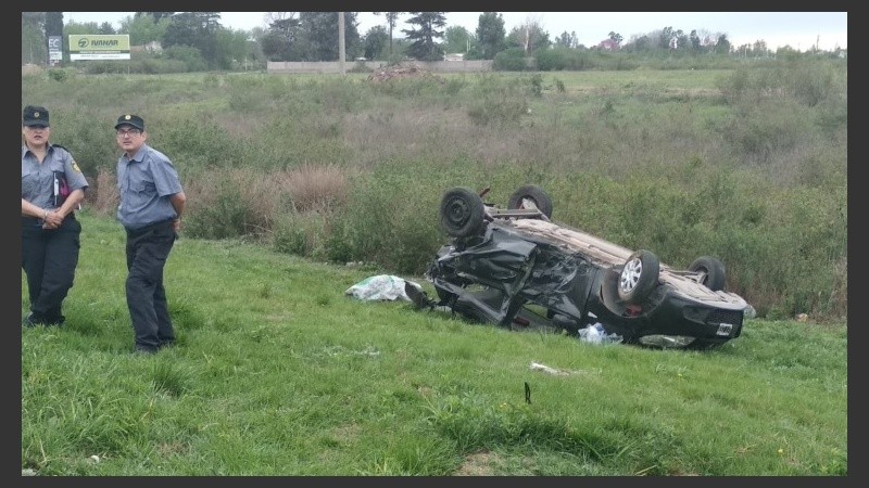 El auto en el que viajaba la víctima fatal. 