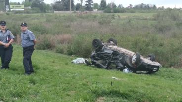 El auto en el que viajaba la víctima fatal.