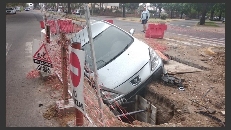 El vehículo circulaba por 27 de Febrero.