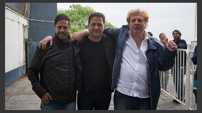 Moretti, Di Pollina y Marty, abrazados en el Gigante.