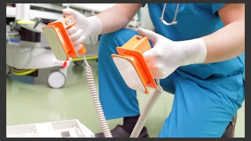 En muchos lugares ya se están instalando los CARIO-DESFIBRILADORES, esos pequeños aparatos color rojos, expuestos en algunas instituciones concurridas.