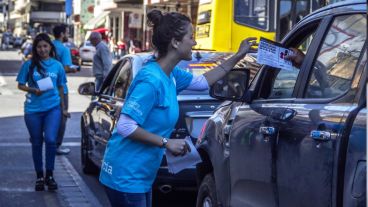 La multa estacionar en doble fila oscila entre los $1.020 y los $3.060.