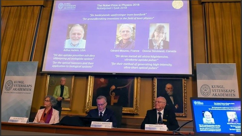 Los tres premiados por la Real Academia de las Ciencias de Suecia.