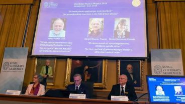 Los tres premiados por la Real Academia de las Ciencias de Suecia.