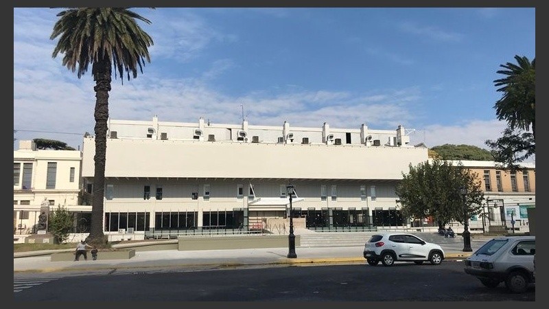 El hombre fue encontrado en su casa de Puerto San Martín el domingo y trasladado al hospital Centenario.