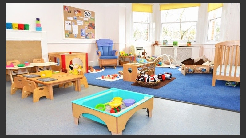 Desarrolla un nuevo enfoque didáctico: enseñar-jugar-aprender en contextos grupales.