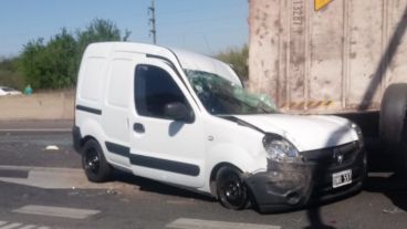 Otros vehículos fueron colisionados por el camión.