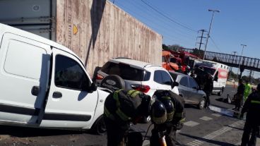 Así quedaron dos vehículos afectados.