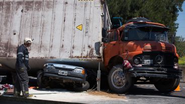 El Ford Escort aplastado por el camión el miércoles 3 de octubre pasado.