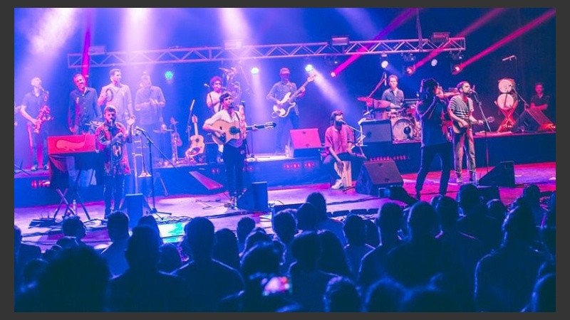 Los músicos están de gira por Europa.