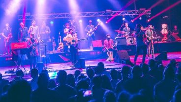 Los músicos están de gira por Europa.