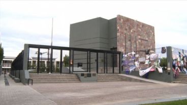 Según el testigo, el ex chofer Rudy Ulloa fue uno de los que sacó el dinero del mausoleo.