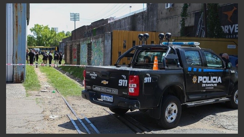 El cuerpo fue hallado vestido con prendas de mujer. 