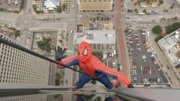Un joven malayo murió en enero de este año al precipitarse –disfrazado de Spiderman– de la terraza de un edificio.