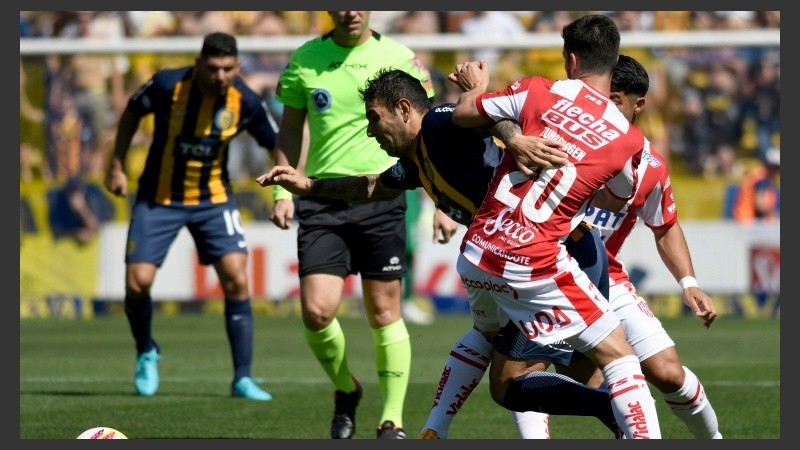 Herrera intentó, pero estuvo muy aislado.