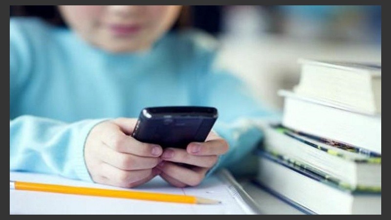 Esta tendencia celebra la introducción de las nuevas tecnologías en el aula como forma de brindar al estudiante independencia del docente.