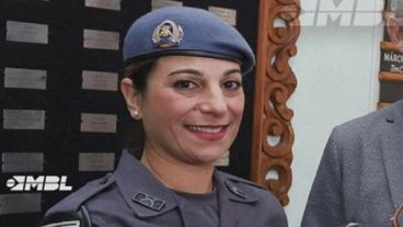 De policía a diputada regional.