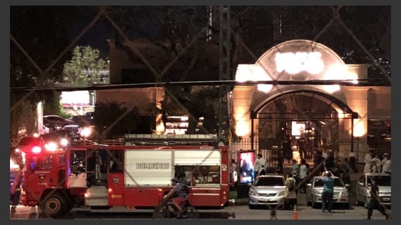 Voraz incendio en el restaurante Kansas de Palermo.