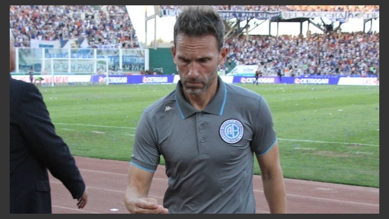 La última imagen de Bernardi en el banco celeste.