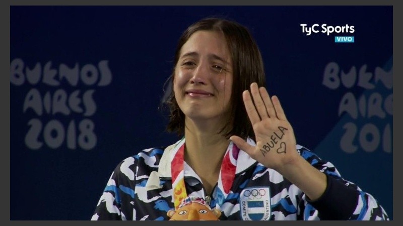 La emocionante imagen de la nadadora argentina. 