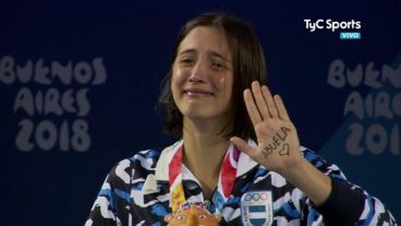 La emocionante imagen de la nadadora argentina.