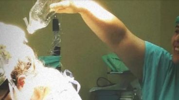 Una de las imágenes del "bautismo".