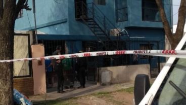 El domicilio donde ocurrió el hecho y donde el acusado cumplirá el arresto.