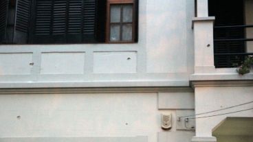 Dispararon 20 tiros contra la casa del ex gobernador.