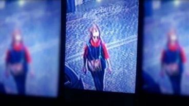 La sospechosa fue captada por cámaras en el lugar.