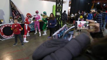 Mucha gente visitó el primer día de la convención. Se espera una multitud el fin de semana.