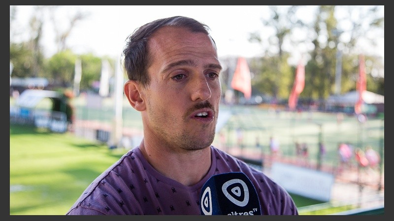 Los capitanes Luciano Fasoletti y Pedro Imhoff hablaron en la previa. 
