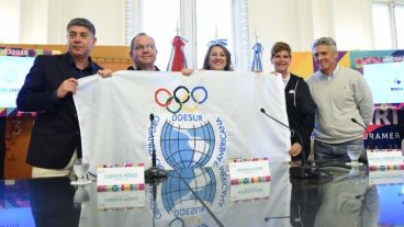 Los miembros de Odesur junto a la intendenta Fein.