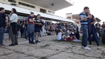 Desde la tarde y hasta la noche, buena música en el Hipódromo.