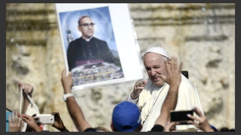 Romero denunciaba en sus homilías denunciaba las violaciones de los derechos humanos en El Salvador.